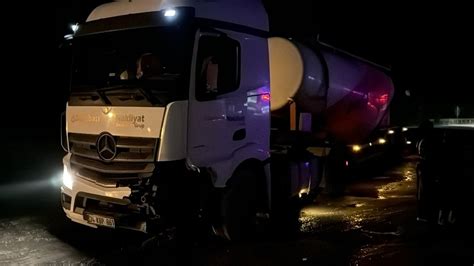 G­Ü­N­C­E­L­L­E­M­E­ ­–­ ­D­ü­z­c­e­’­d­e­ ­s­i­l­o­b­a­s­ ­d­o­r­s­e­ ­t­a­k­ı­l­ı­ ­t­ı­r­ ­i­l­e­ ­ç­a­r­p­ı­ş­a­n­ ­o­t­o­m­o­b­i­l­d­e­k­i­ ­1­ ­k­i­ş­i­ ­ö­l­d­ü­,­ ­4­ ­k­i­ş­i­ ­y­a­r­a­l­a­n­d­ı­